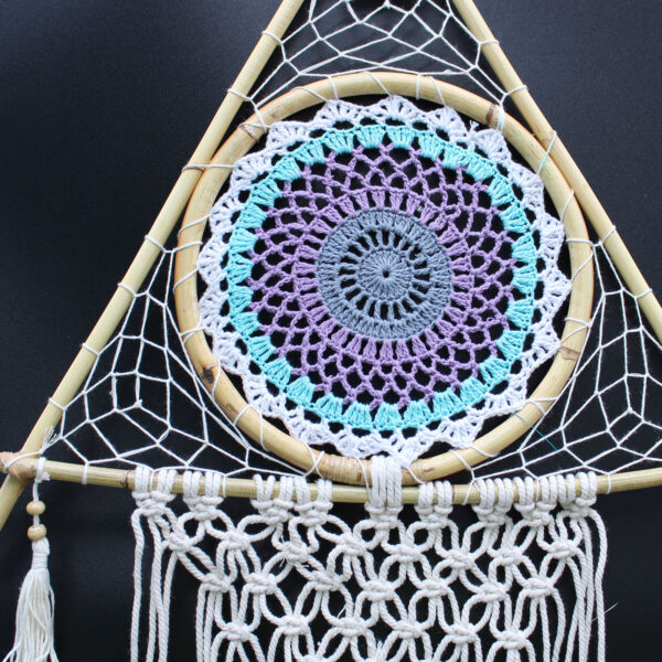 Second image of Atrapasueños - Lrg Macrame Piramide Blanco/ Turquesa