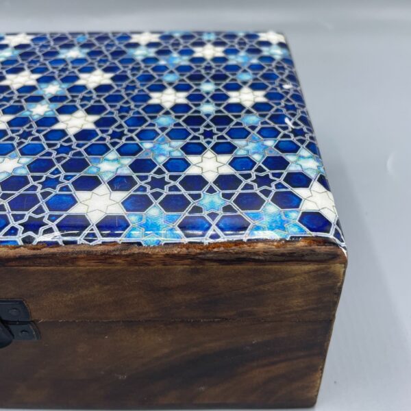 Second image of Caja Grande de Cerámica Esmaltada - 20x15x7.5cm - Estrellas Azules