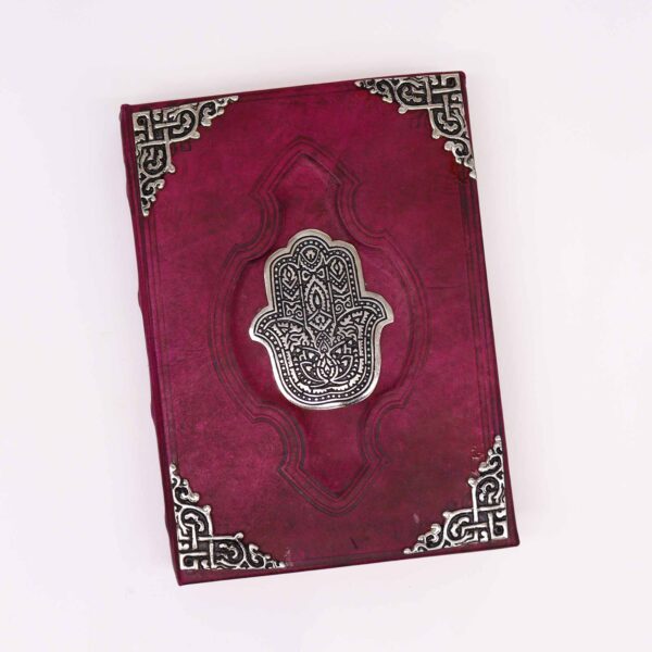 Second image of Libro Bronceado Rojo Fuerte - Decoracion Hamsa de zinc - 200 pag con bordes de cubierta - 26x18cm