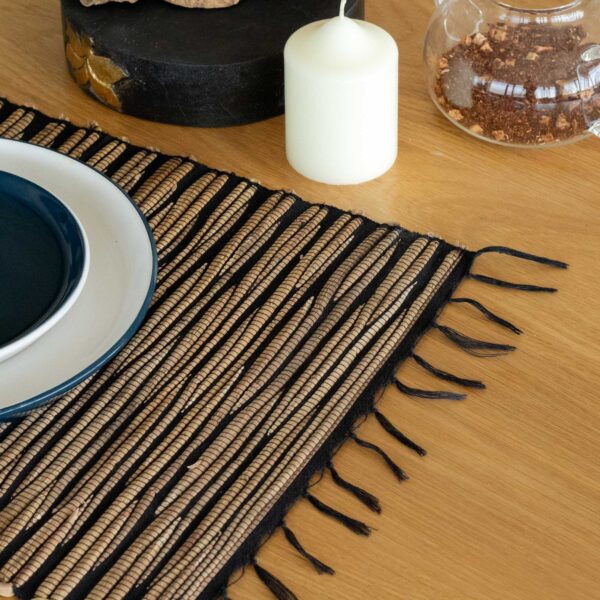 Mantel Individual Jacinto de Agua Natural - Tigre Negro con Flecos