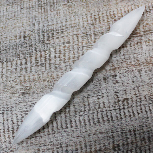 Second image of Varita Espiral de Selenita - 16 cm (Ambos extremos punta)