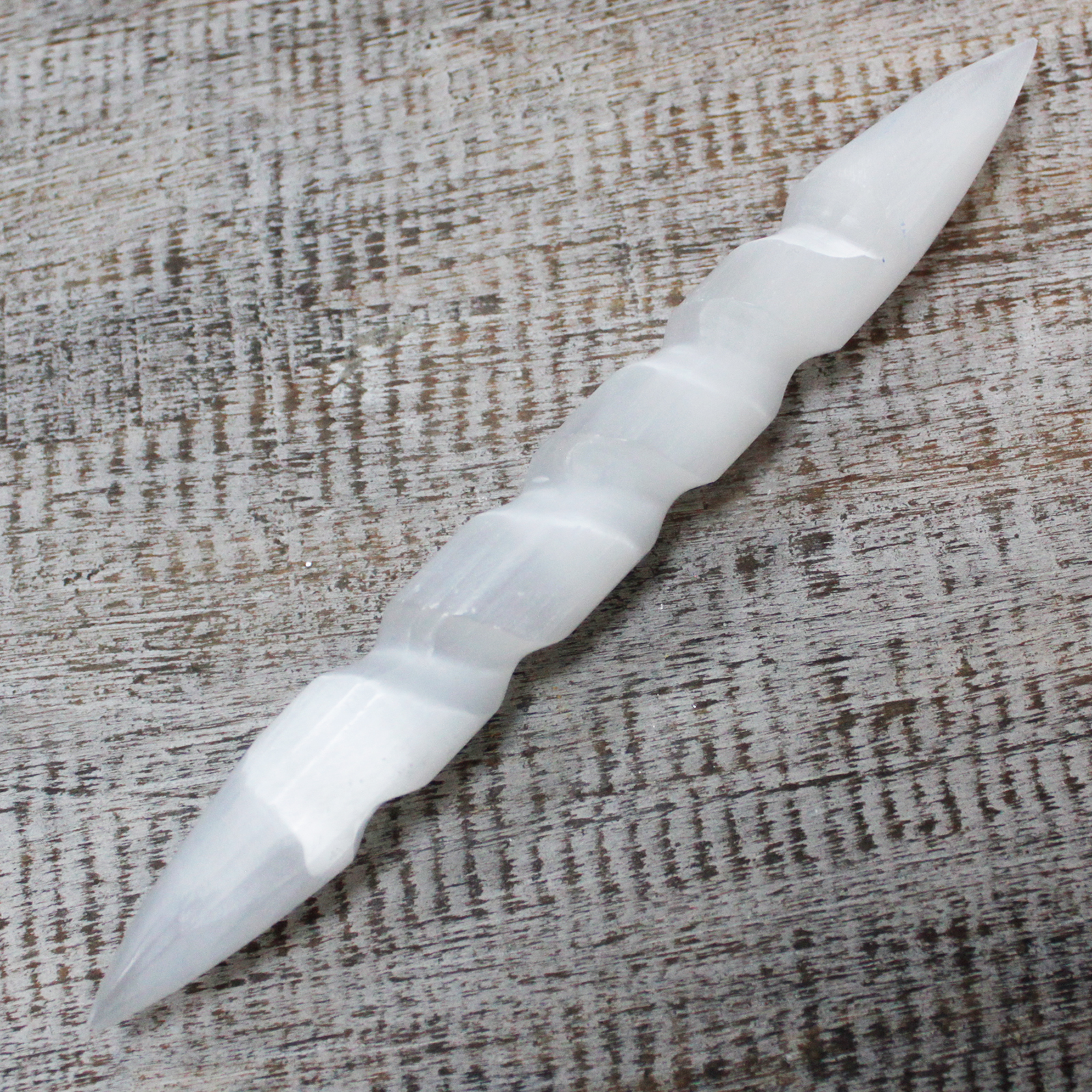 Second image of Varita Espiral de Selenita - 16 cm (Ambos extremos punta)