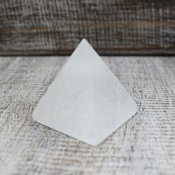 Second image of Pirámide de selenita - 5 cm