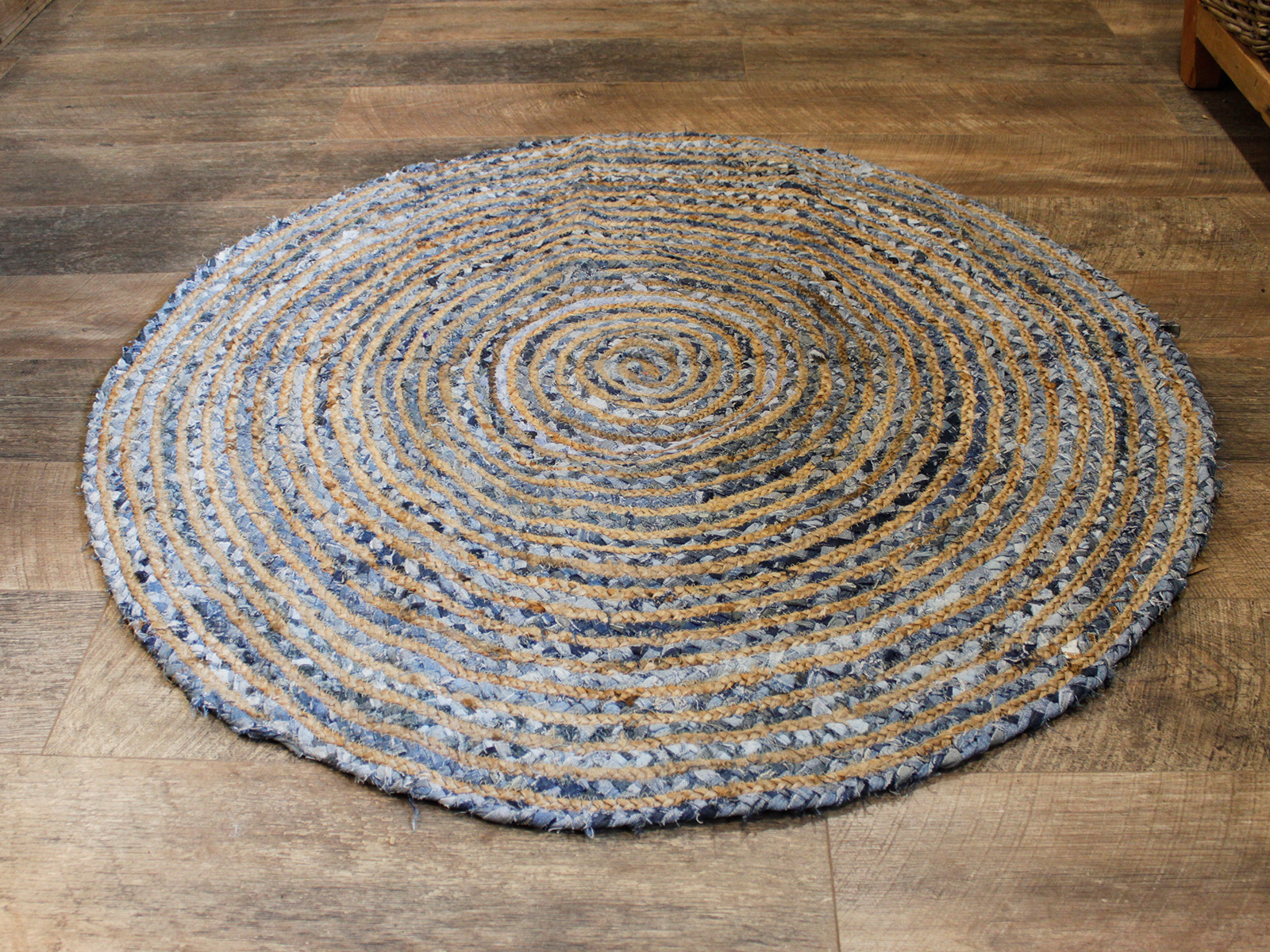 Second image of Alfombra Redonda de Yute y Reciclaje de Mezclilla - 120 cm