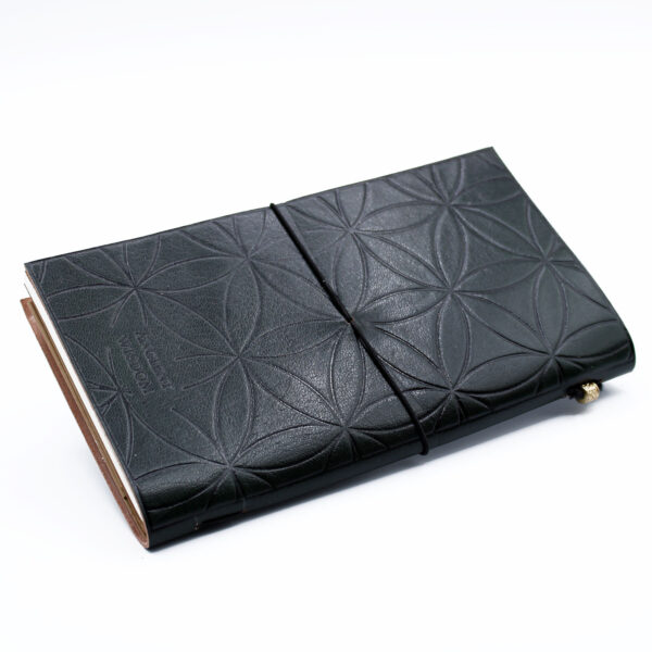 Second image of Diario de Cuero - Flower of Life - Verde (80 pagínas)