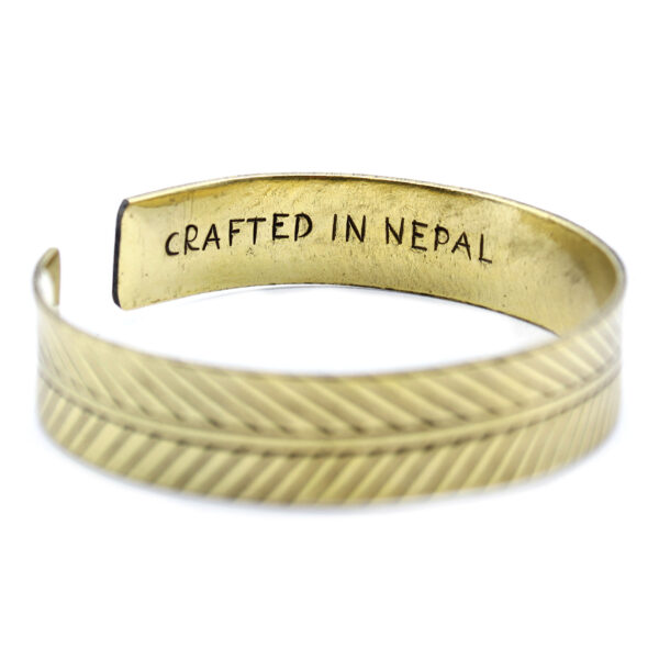 Second image of Pulsera Tibetana de Latón - Hoja Tribal Ancha