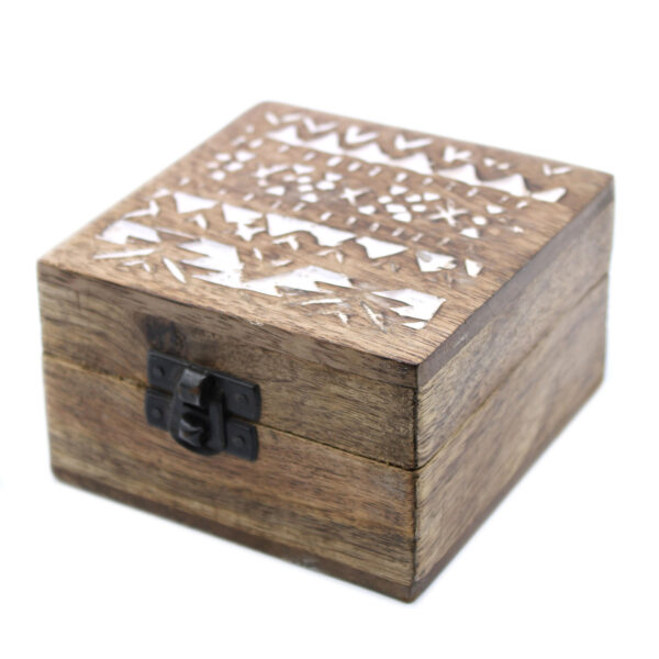 Second image of Caja de Madera Blanca - 4x4 Pastillero Diseño Eslavo