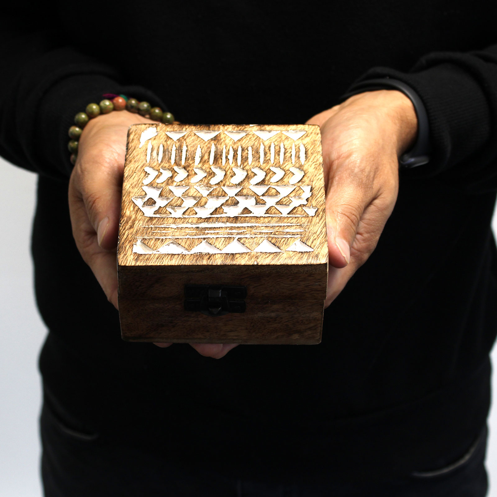 Second image of Caja de Madera Blanca - 6x4 Pastillero Diseño Eslavo