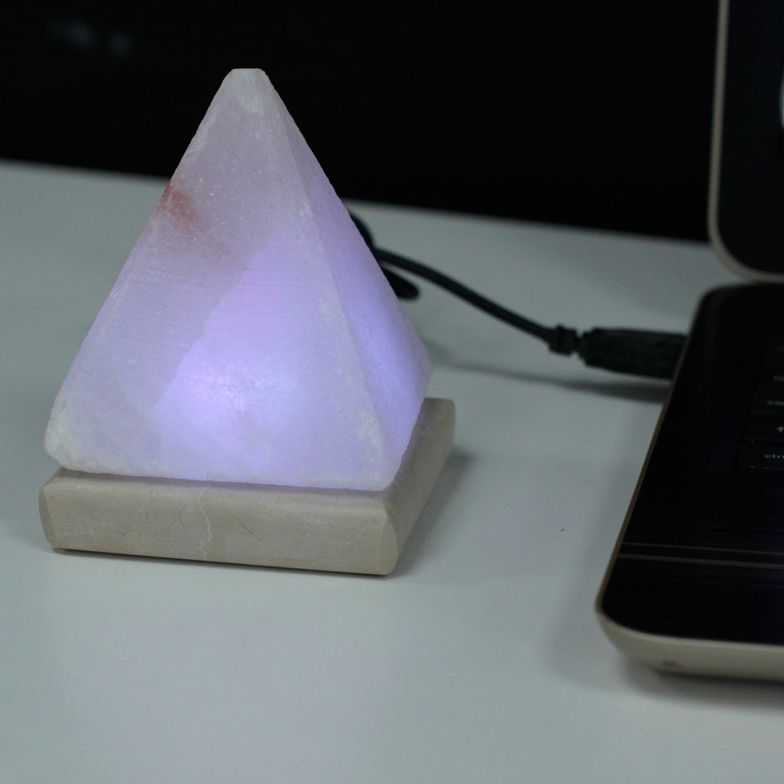 Second image of Lámpara de sal USB WHITE Pyramid - 9 cm (multi)
