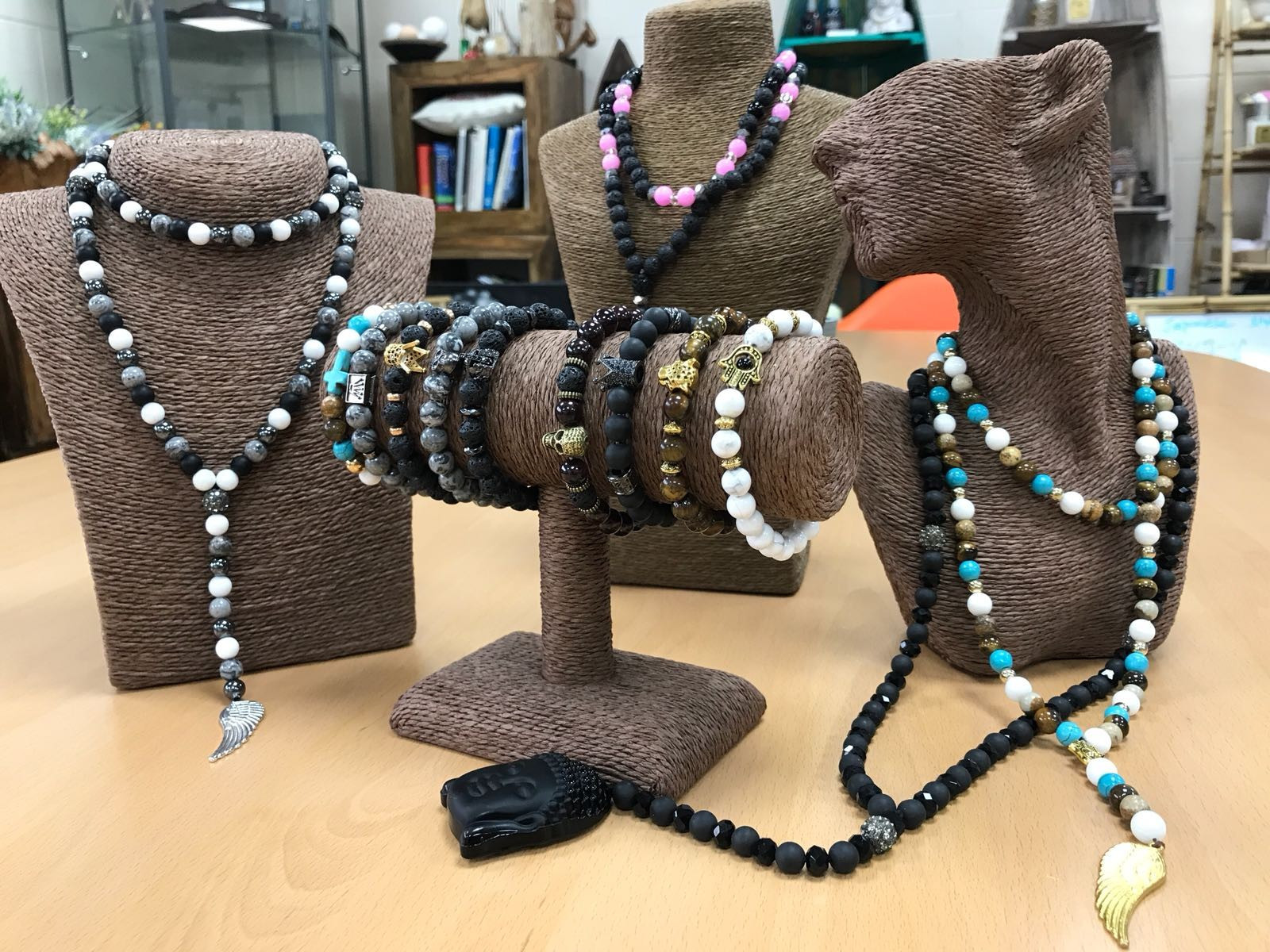 Second image of Buda / piedra negra - collar de piedras preciosas