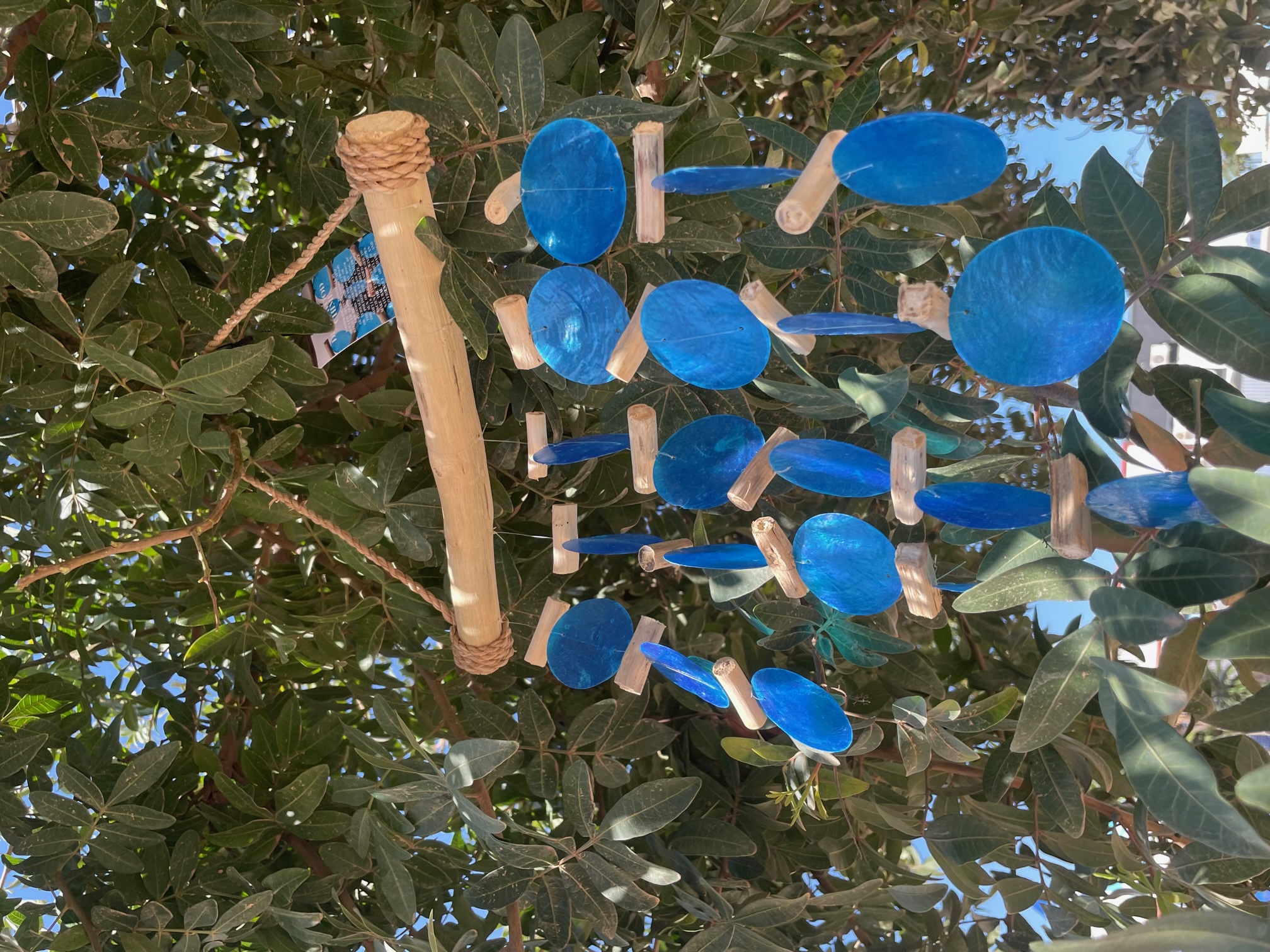 Second image of Carillón de madera flotante - Azul