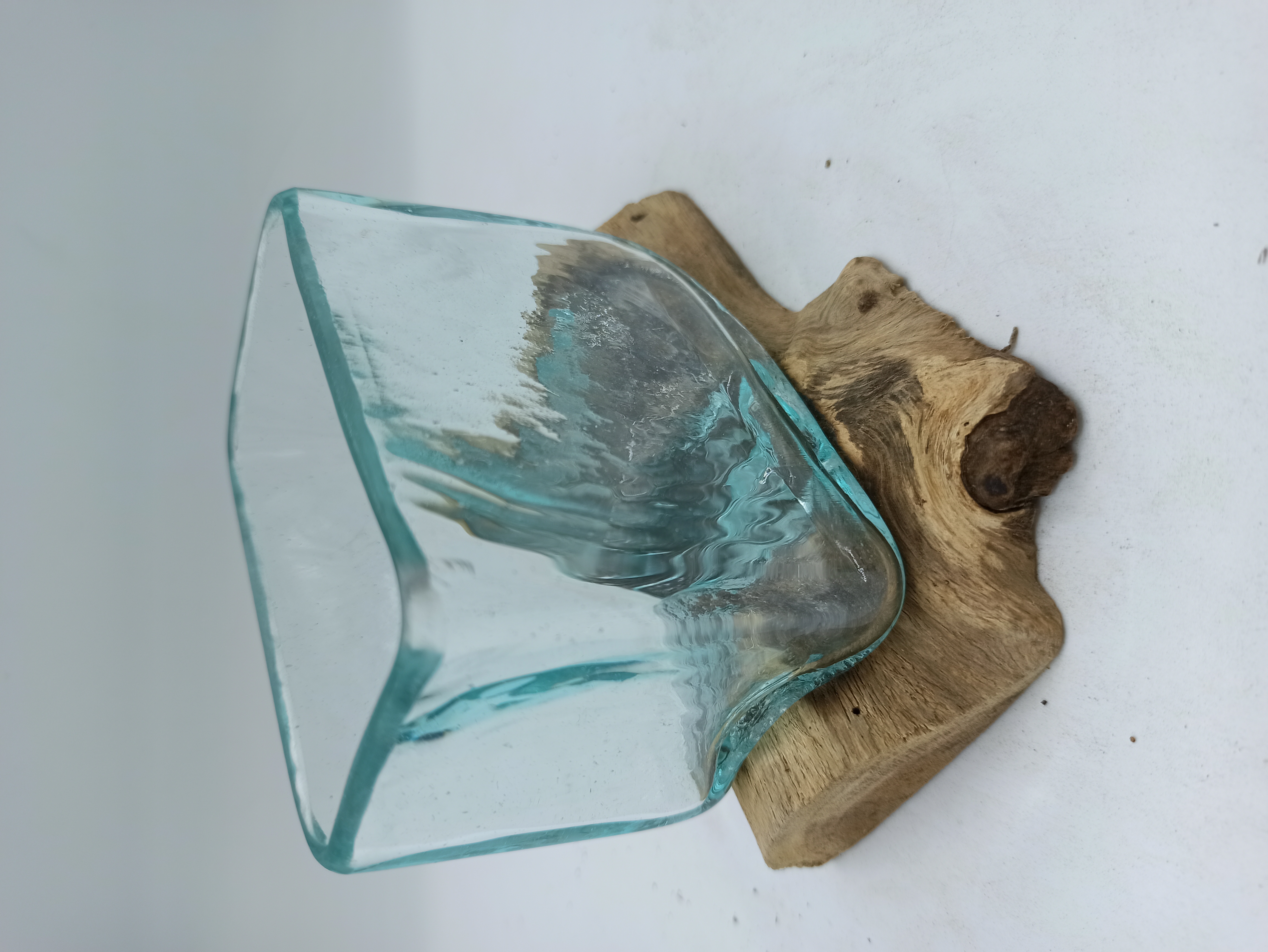Second image of Tanque de vidrio fundido sobre madera con soporte - Cuenco pequeño