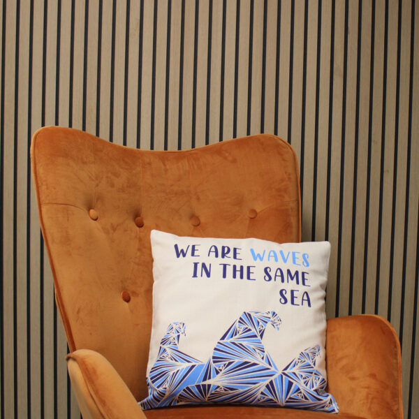Second image of Funda de Cojín de Algodón Estampado - Somos Olas - Gris, Azul y Natural