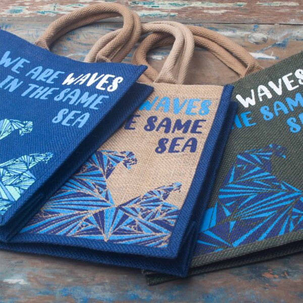 Second image of bolsa de yute estampada - Somos olas - Cinza, Azul y Natural
