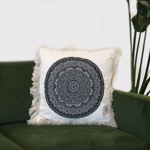 Second image of Cojín Mandala Tradicional - 45x45cm - negro