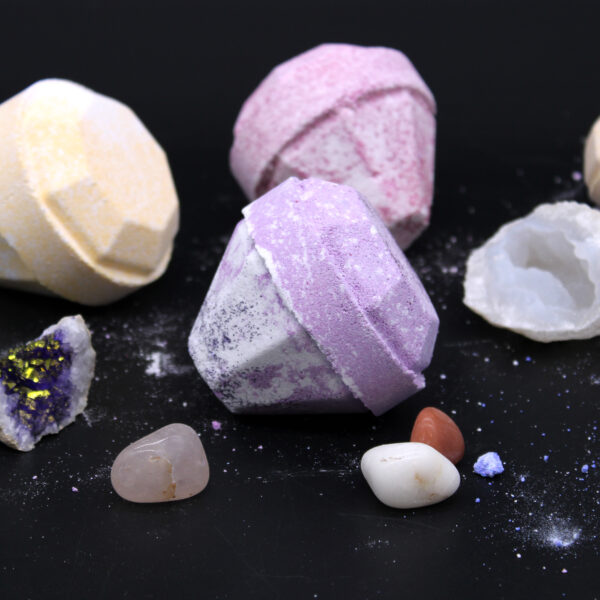 Second image of Bomba de Baño de Piedras Preciosas - Blanca y Violeta