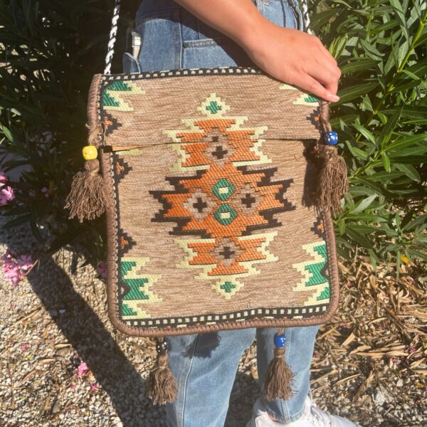 Second image of Bolso bandolera de festival Kilim beige