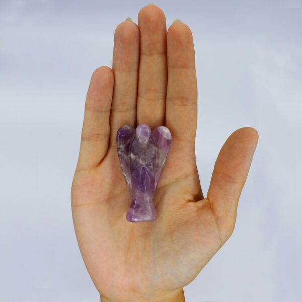 Second image of Ángel de piedra preciosa tallada a mano - amatista
