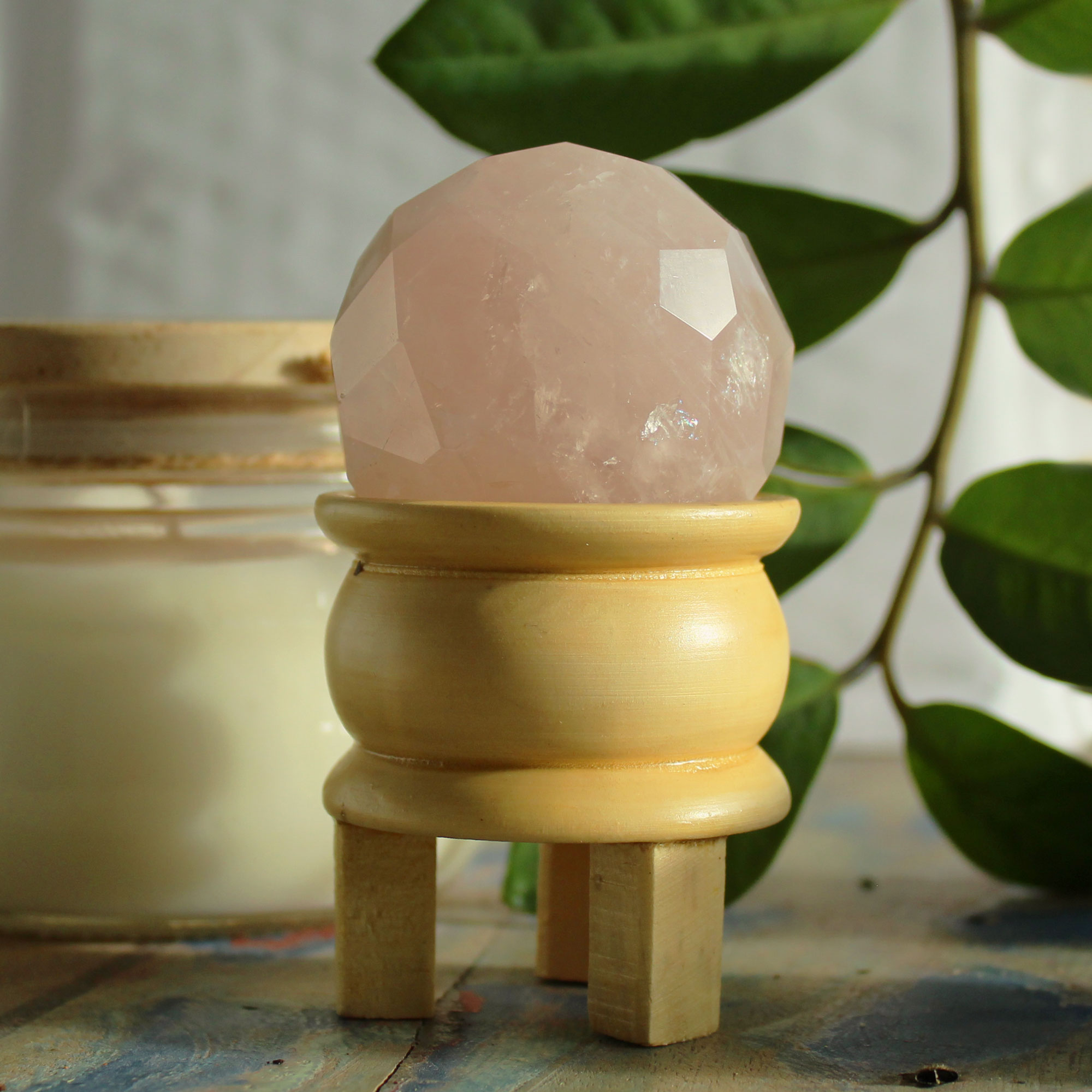 Second image of Bola Curativa de Piedras Preciosas y soporte - Cuarzo rosa