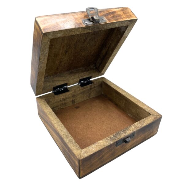 Second image of Caja de Recuerdos de Madera Cuadrada 13x13x6cm - Buda
