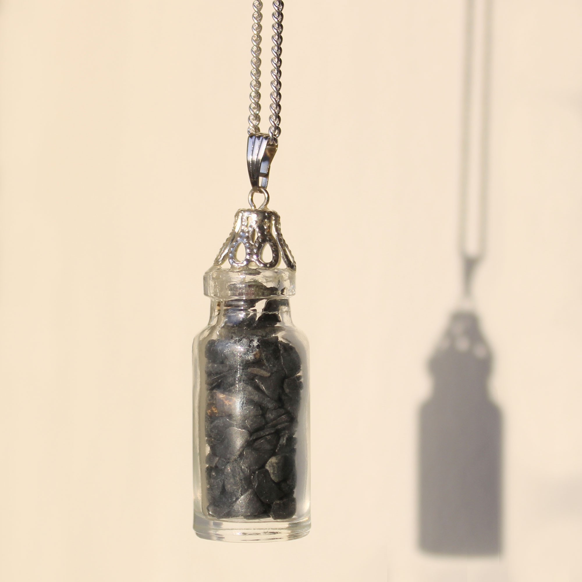 Second image of Collar de Piedras Preciosas Embotelladas - Ónix Negro