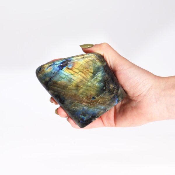 Second image of Piedras Grandes de Labradorita de Madagascar (aprox 635-750g 80-110mm)