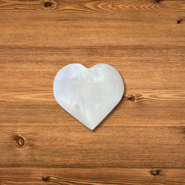 Second image of Corazón de selenita - 7-8cm
