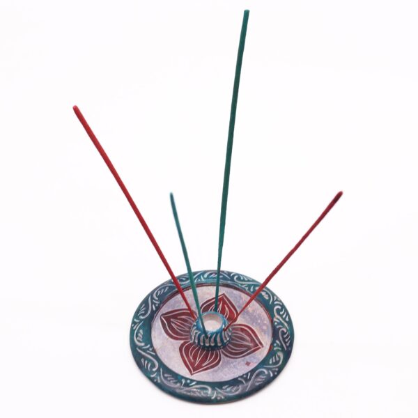 Second image of Porta-incienso Disco de Esteatita 12cm - Cuatro Pétalos (cono y porta-incienso)