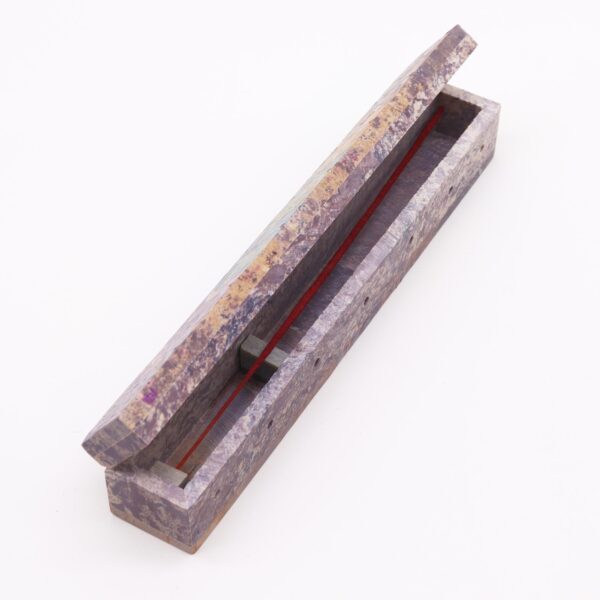 Second image of Caja para Incienso de Esteatita con Orificios para el Humo 25cm - Chakra