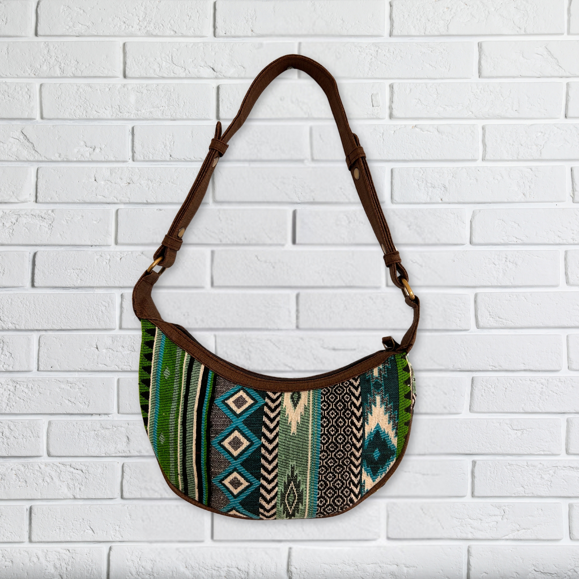Second image of Bolso Hobo de Jacquard - Verdes Atrevidos (correa marrón)