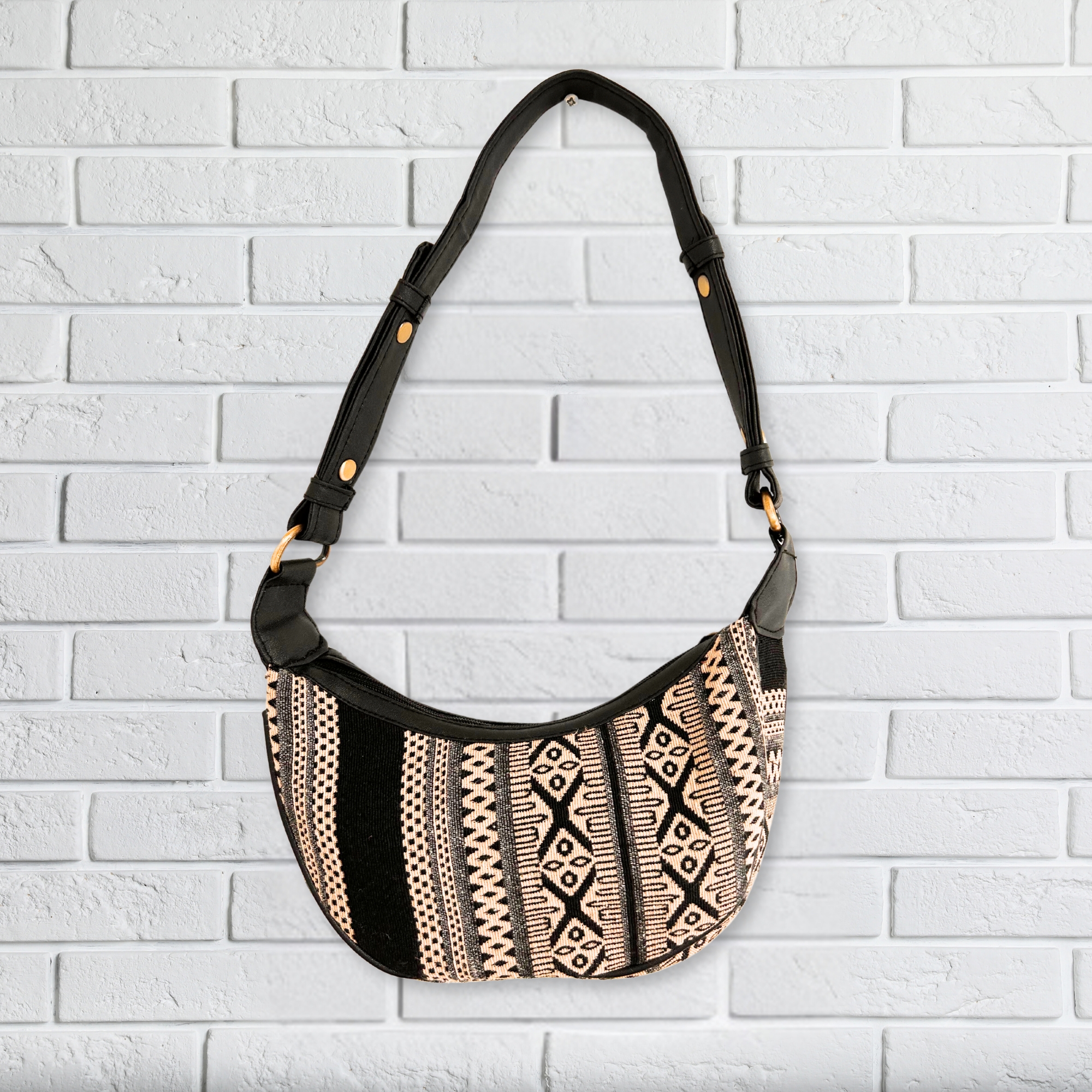 Second image of Bolso Hobo de Jacquard - Gris Metro (correa negra)