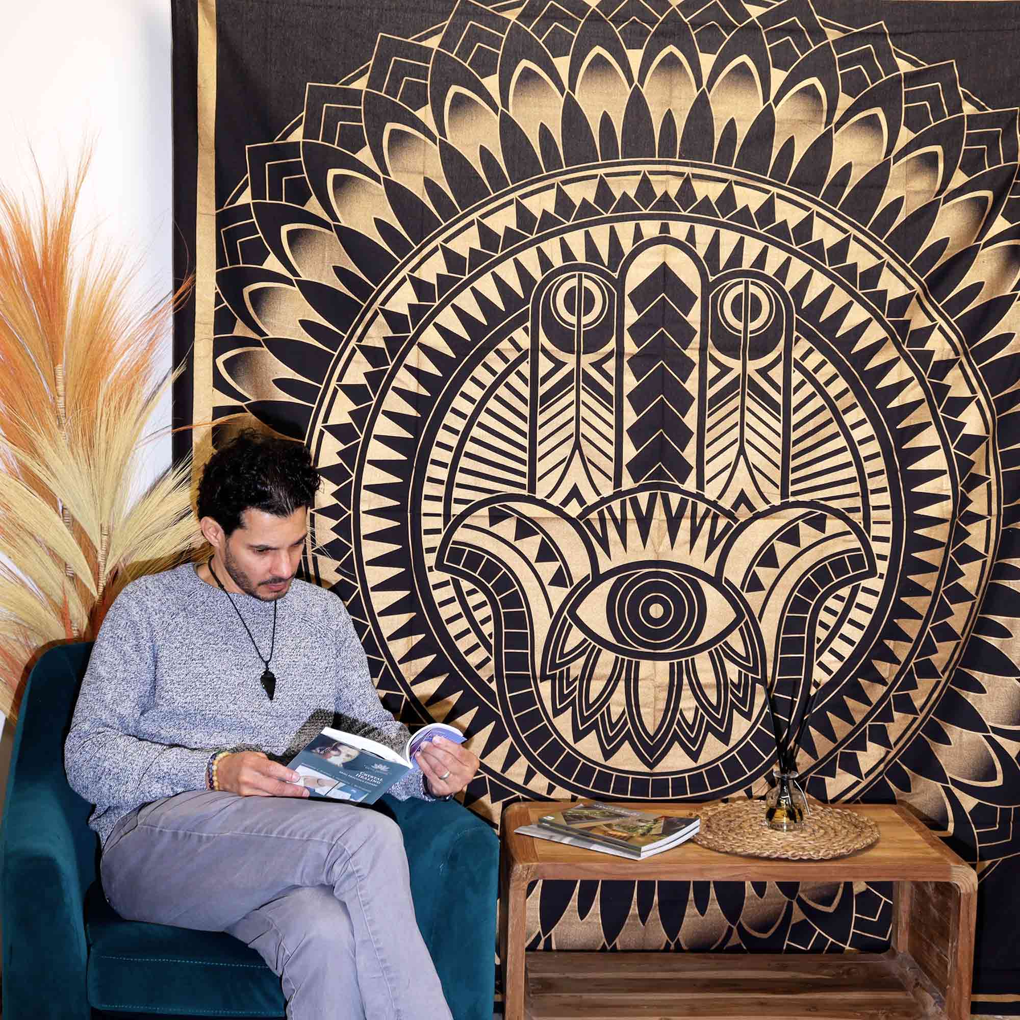 Second image of Colcha Doble de Algodón + Colgante de Pared - Hamsa - Negro Oro