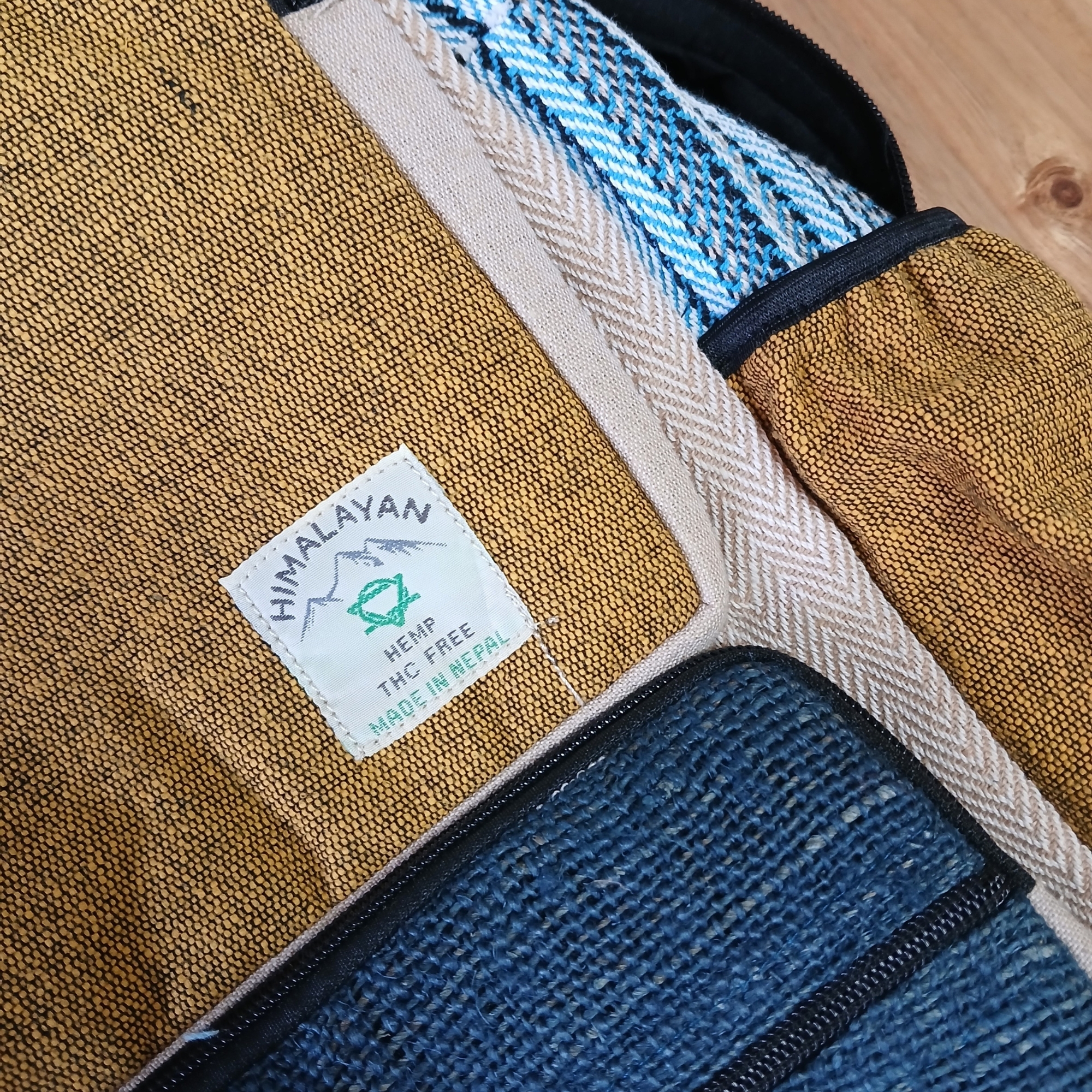 Second image of Mochila grande de cáñamo - Teal & Tumeric