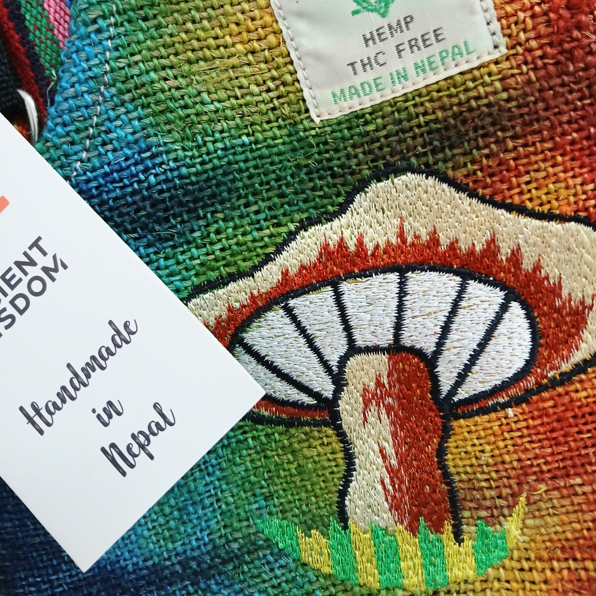 Second image of Bolso de Fiesta con Bordado de Cáñamo - Hongos Naranjas