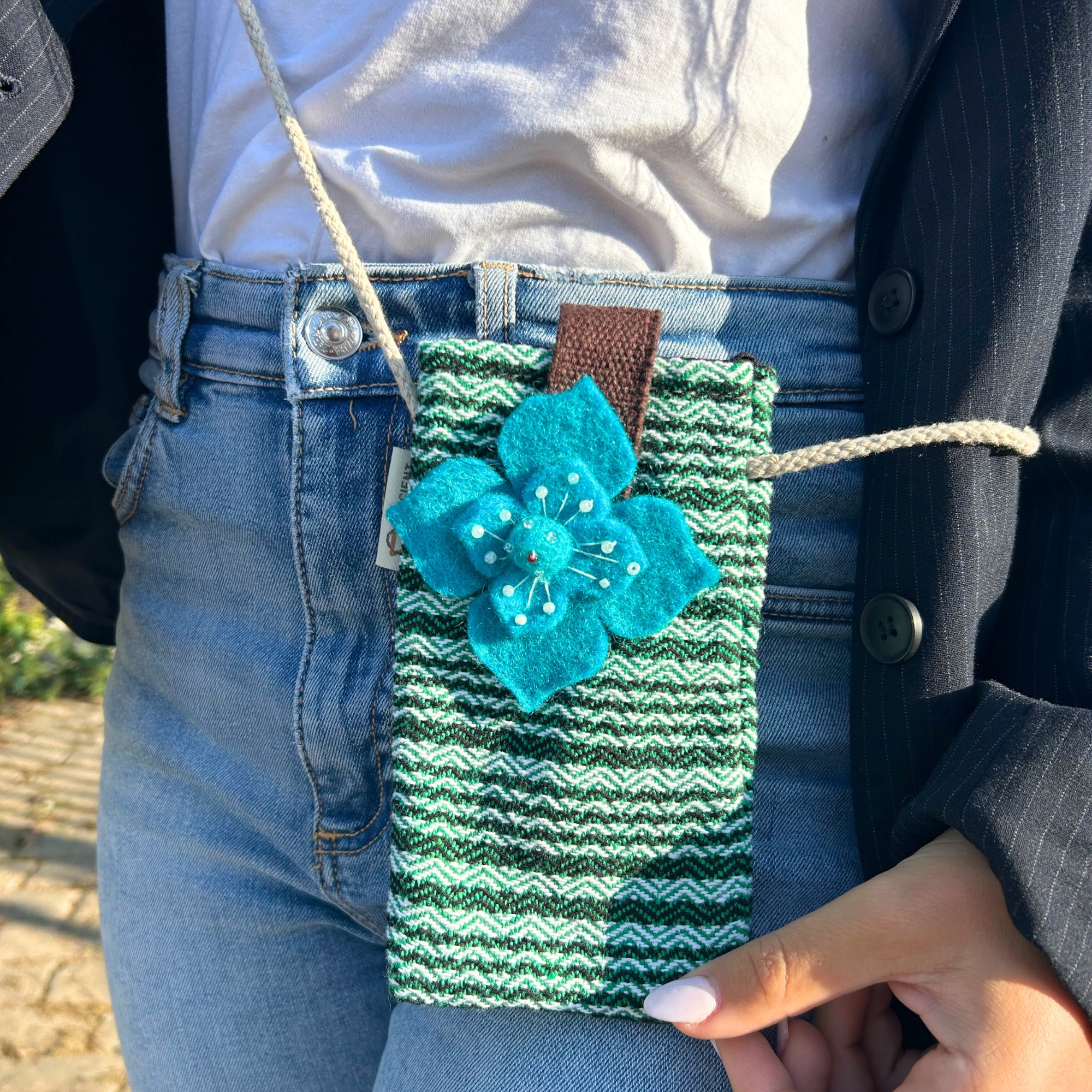 Second image of Bolso Porta Teléfono con Rayas Verdes - Decorado con flores