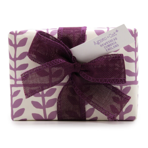 Second image of Set de Regalo: Bombas de baños de Provenza & té y rosas+ Vela de Piedra Lunar