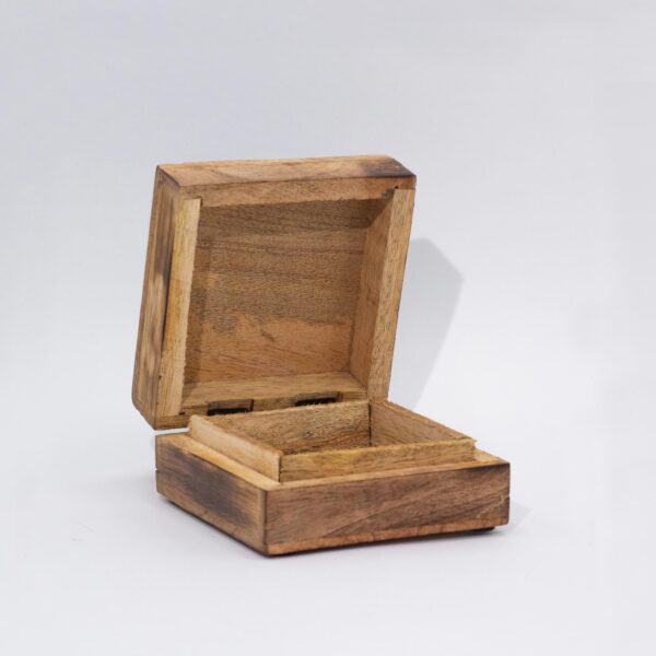 Second image of Caja cuadrada esmaltada pequeña 10x10x4,2cm - Sol Rojo - HOP HARE