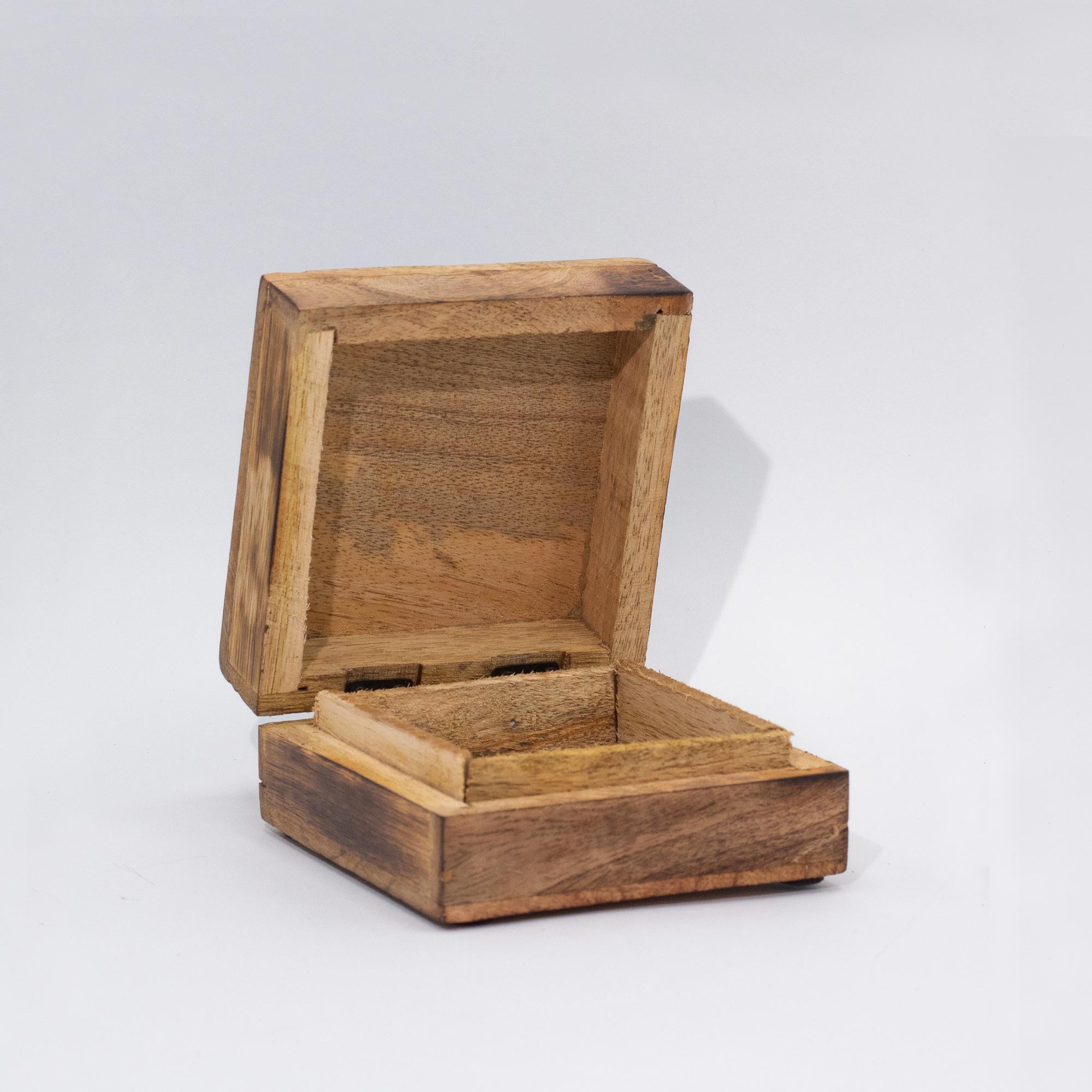 Second image of Caja cuadrada esmaltada pequeña 10x10x4,2cm - Ojo - HOP HARE