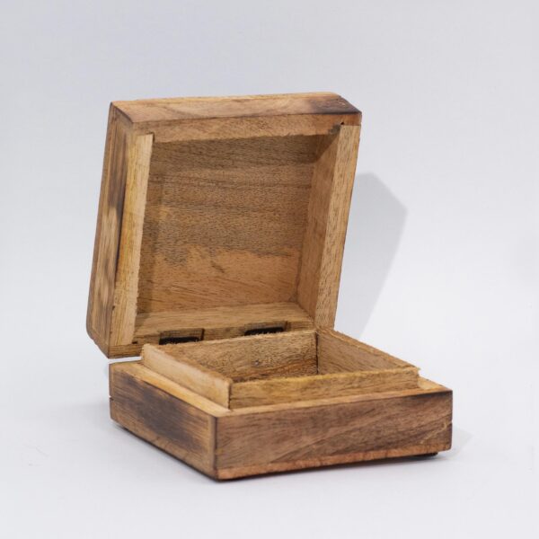 Second image of Caja Mediana Cuadrada 13.5x13.5x6cm - Ojo - HOP HARE