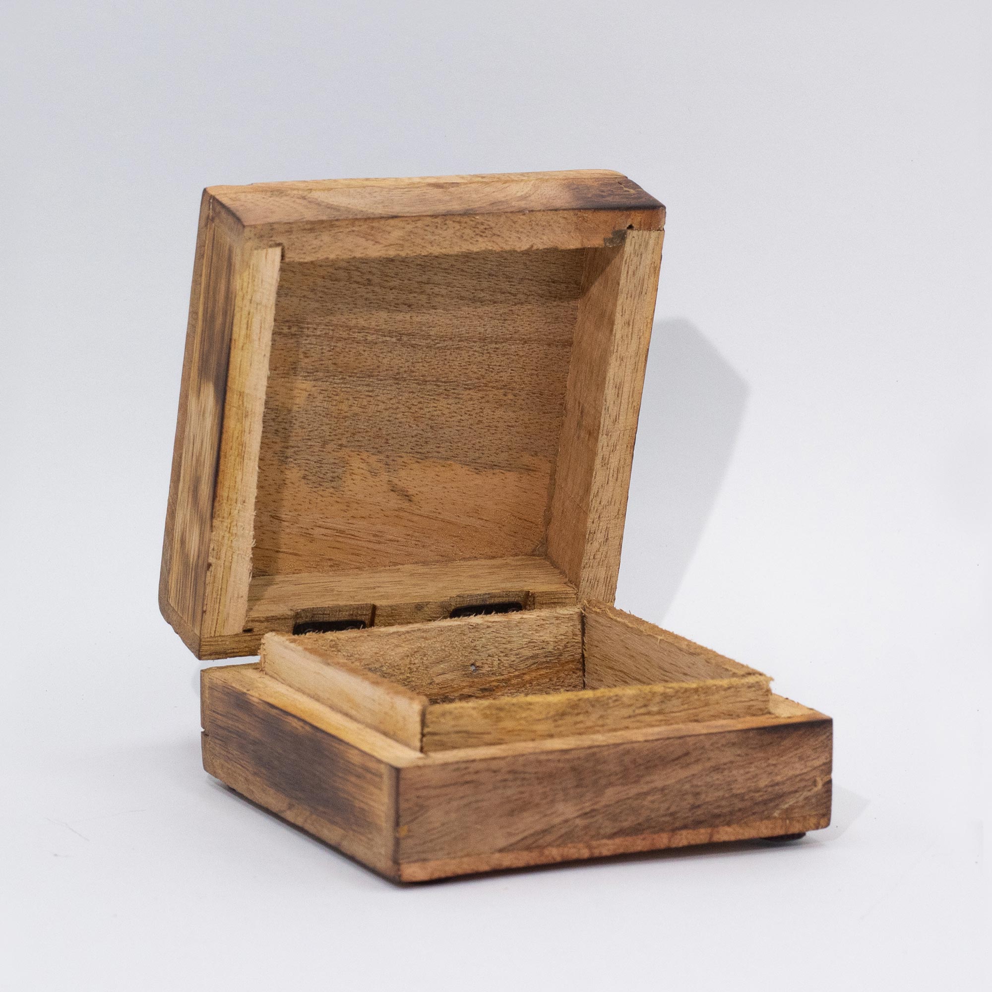 Second image of Caja Mediana Cuadrada 13.5x13.5x6cm - Ojo - HOP HARE