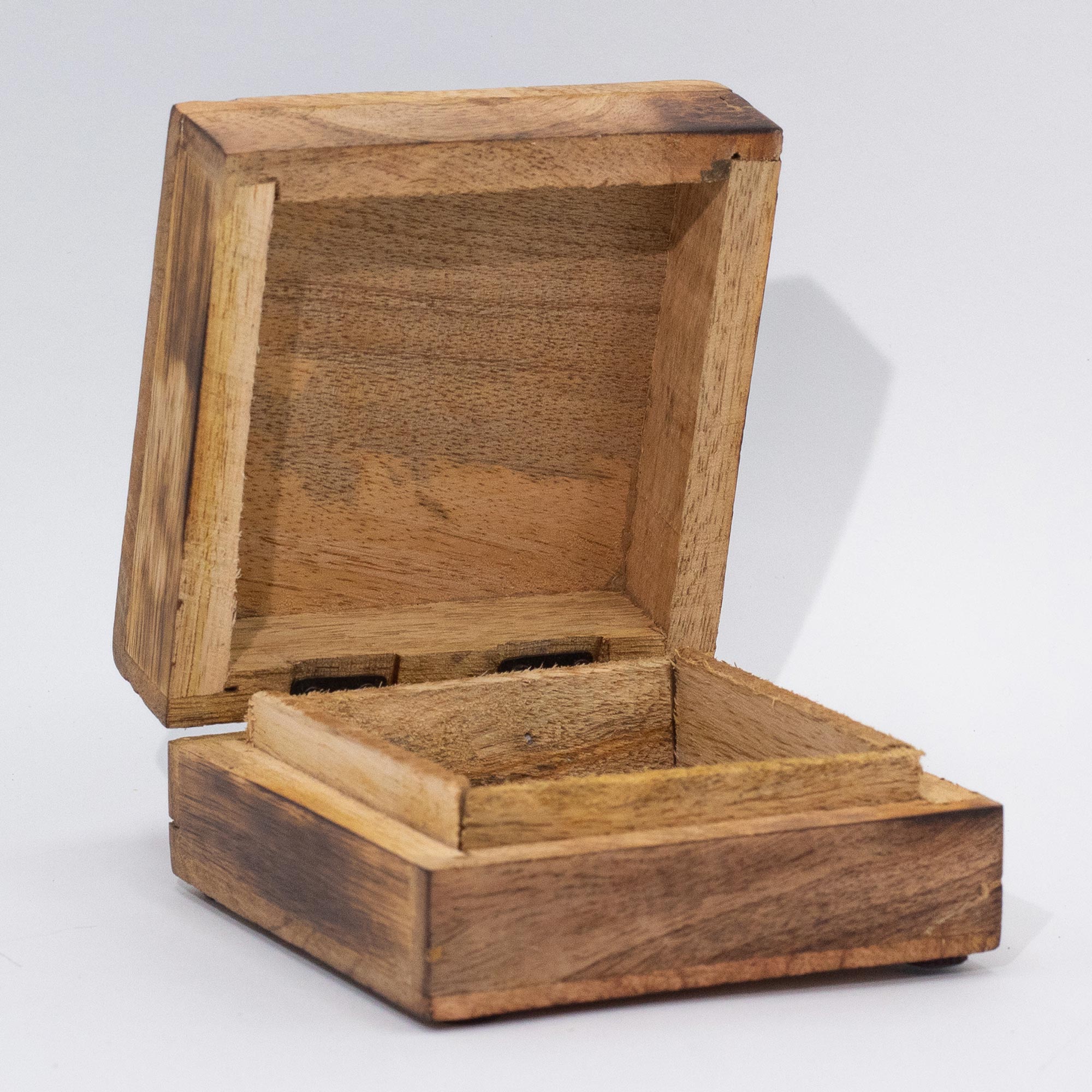 Second image of Caja cuadrada grande 15x17.5x8cm - León - HOP HARE