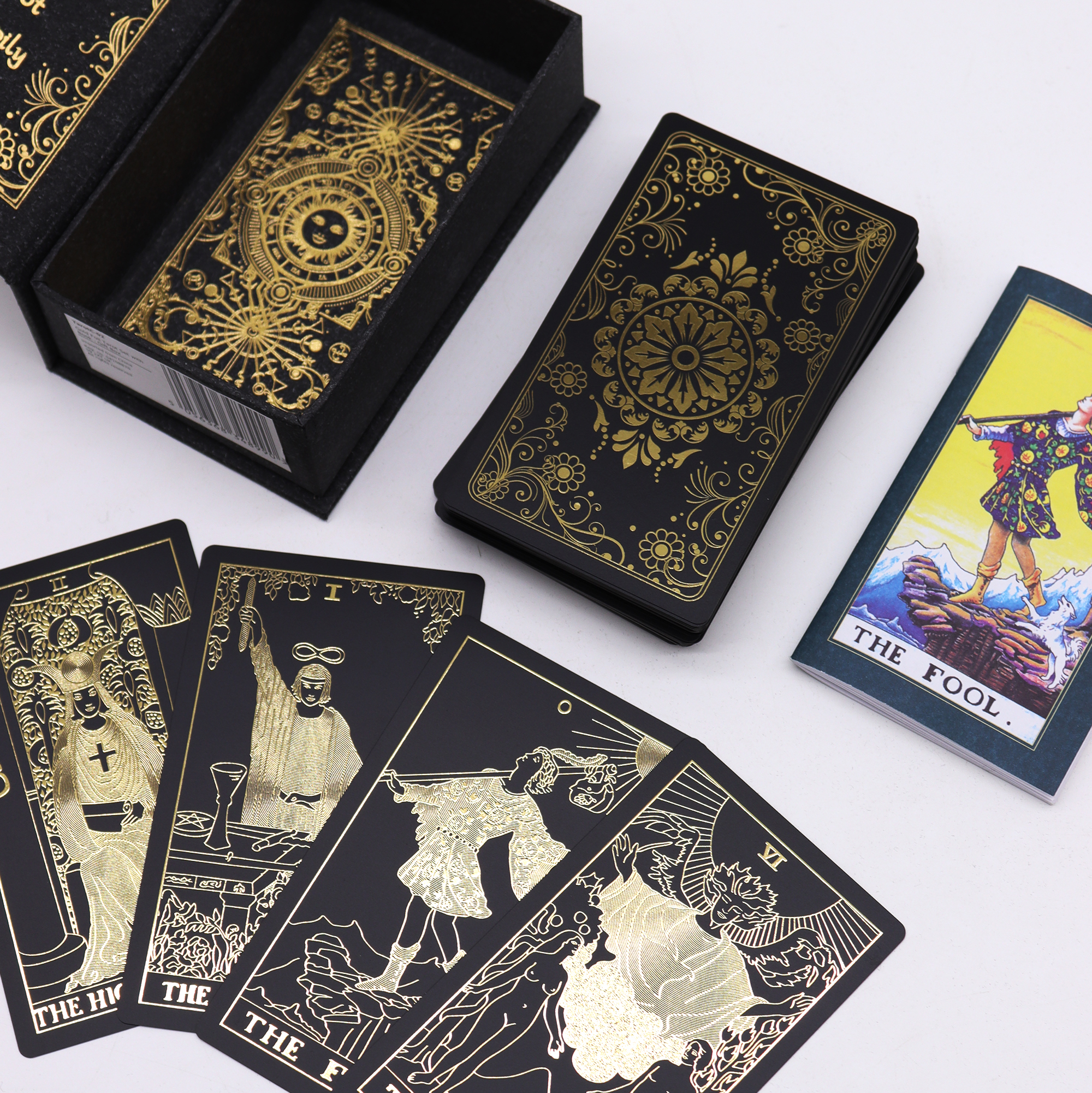 Second image of Tarot de color Dorado con Libro - Caja de Regalo