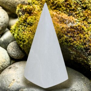 Pirámide de selenita - 10 cm