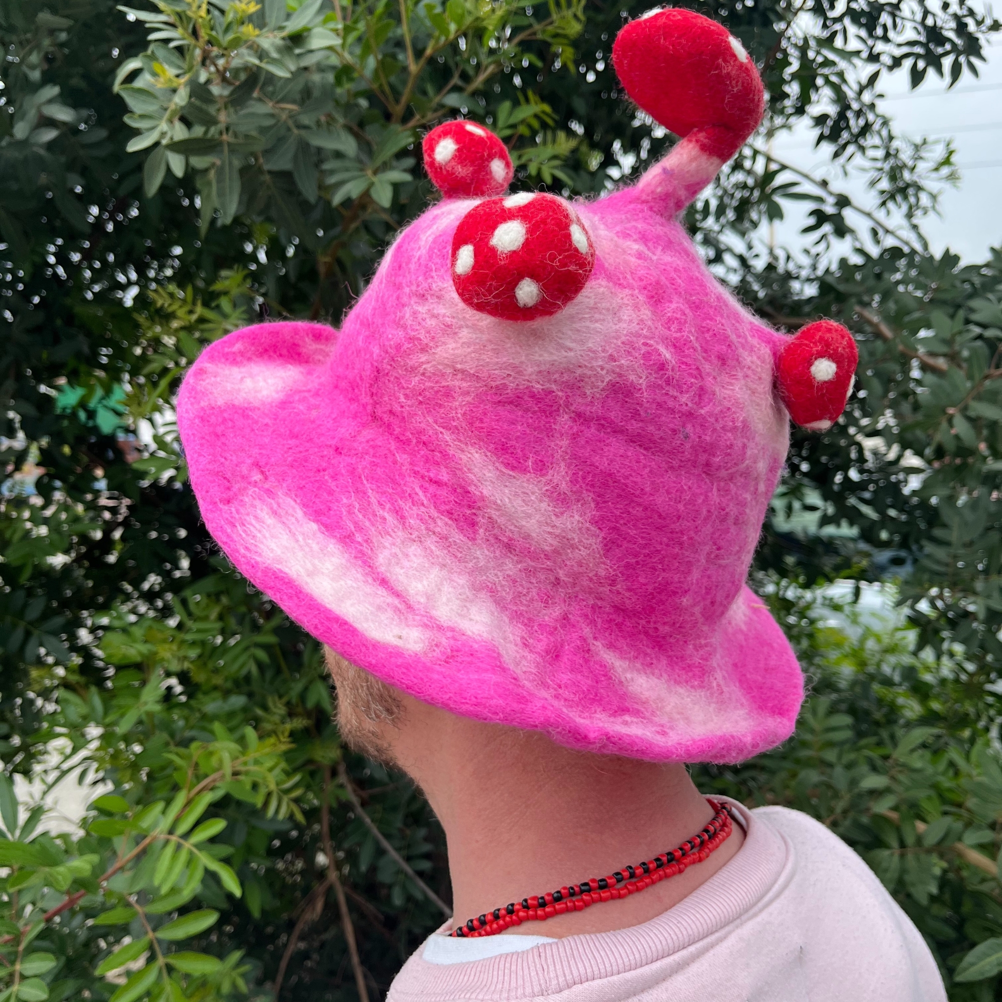 Second image of Sombrero de hongo de fieltro - Rosa impactante