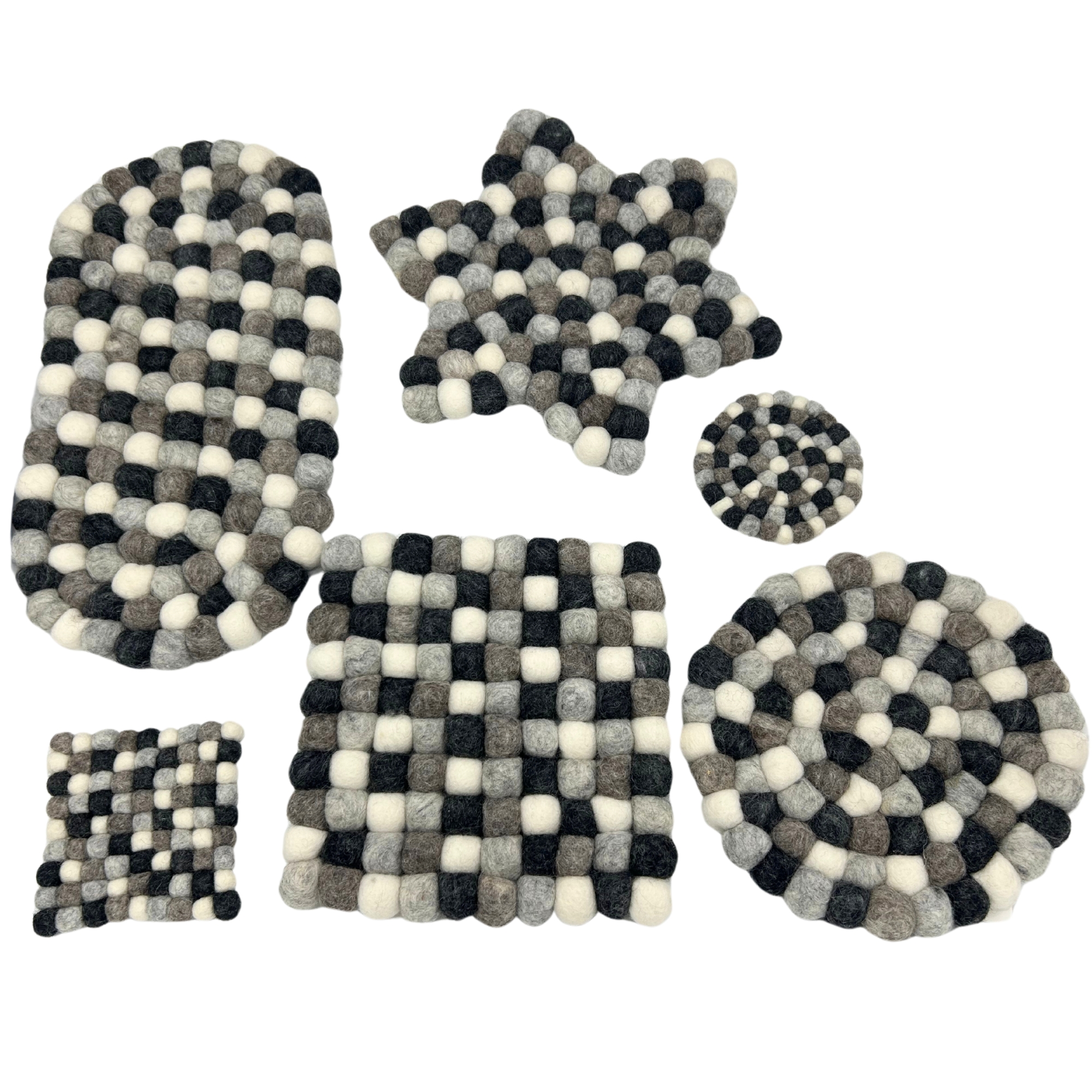 Second image of Tapete central ovalado de bolas de fieltro - 38 x 18 cm, color gris multicolor