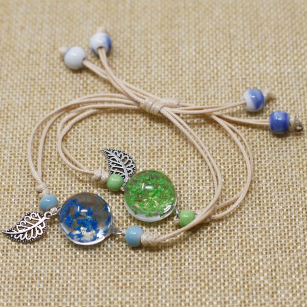 Second image of Flores Prensadas - Bonita pulsera de flores y hojas