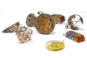 Colgante de Orgonita - Corazón de chakra de 7 piedras