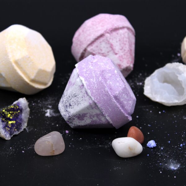 Second image of Bomba de Baño de Piedras Preciosas - Blanca y Violeta