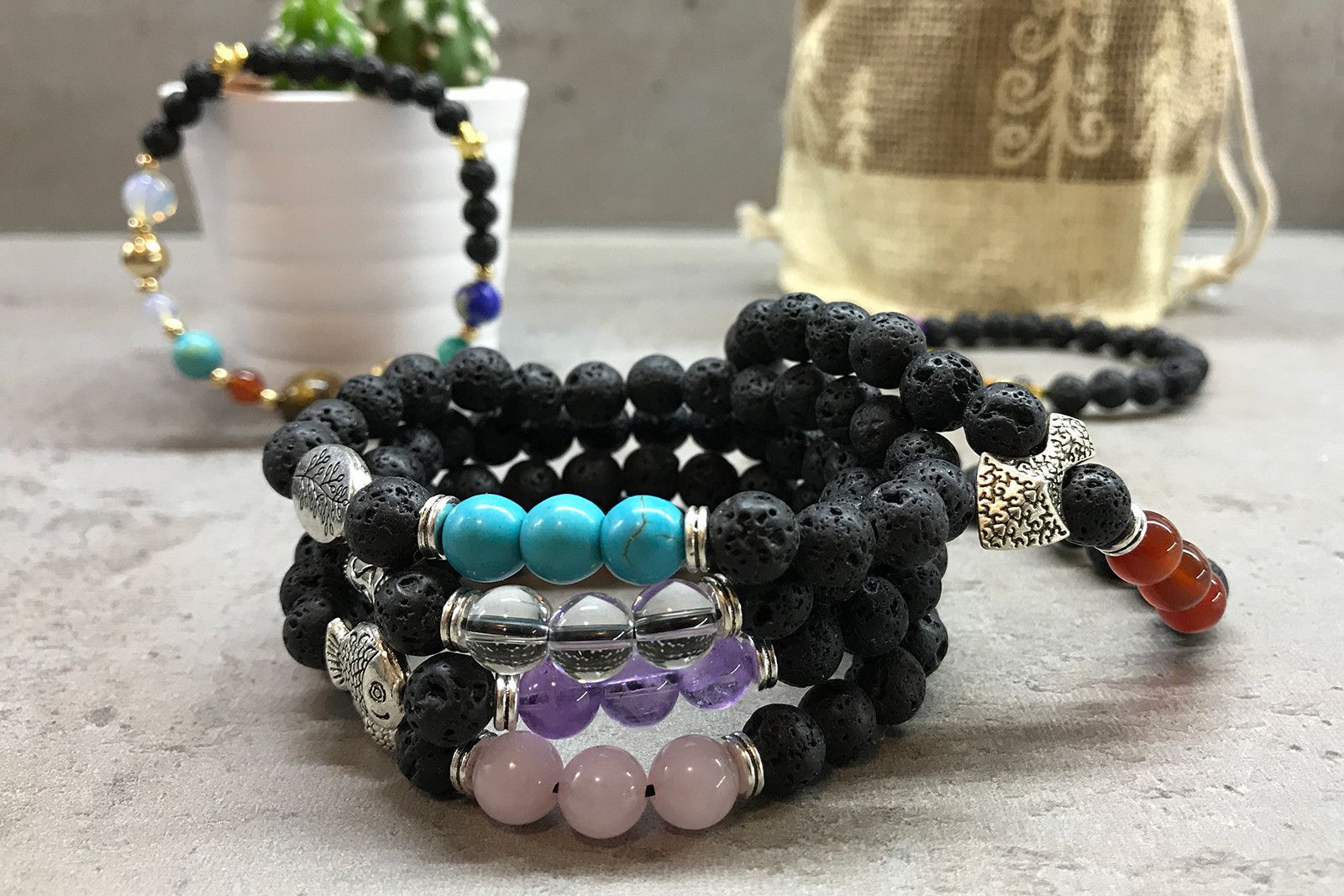 Second image of Pulsera de Piedra de Lava - Pescado - Amatista