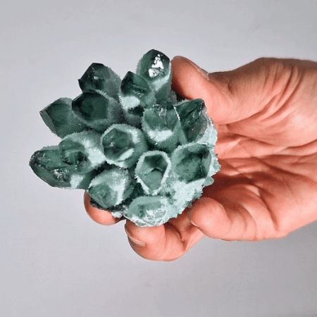 Second image of Racimo de Cuarzo Natural Artesanal - Cuarzo Fantasma Verde (aprox 250-300gm 8cm)